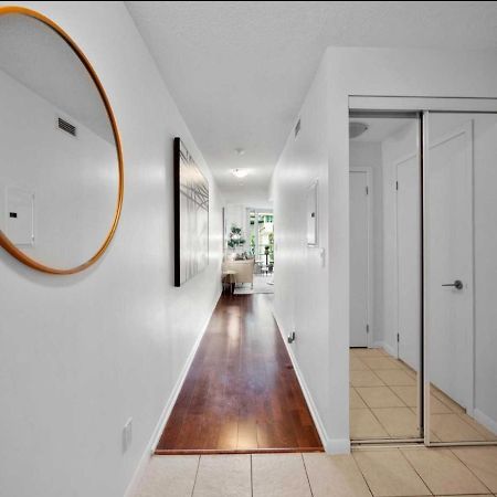 Cn Tower View With Free Parking, Pool, & More Amenities Торонто Екстер'єр фото