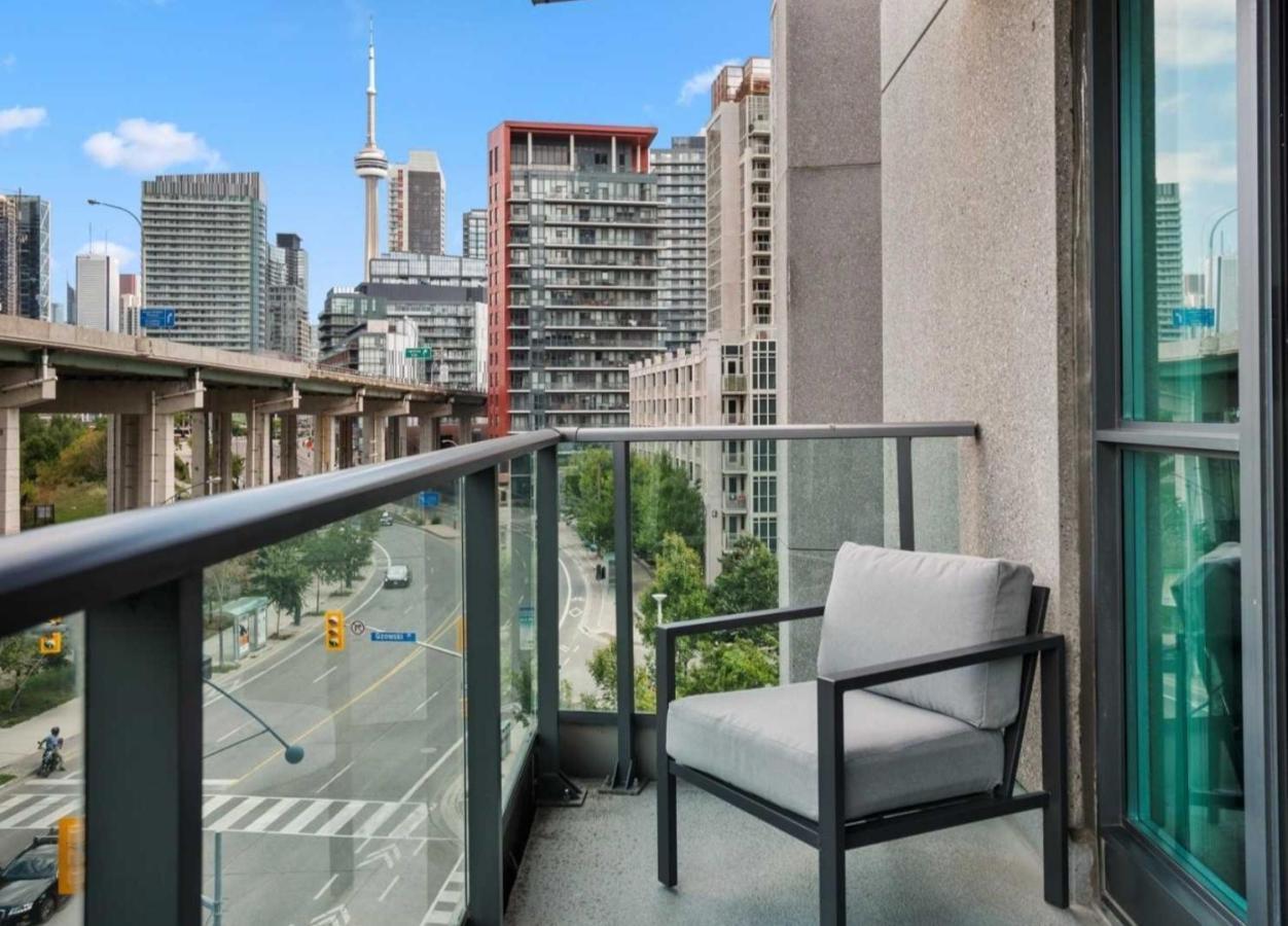 Cn Tower View With Free Parking, Pool, & More Amenities Торонто Екстер'єр фото