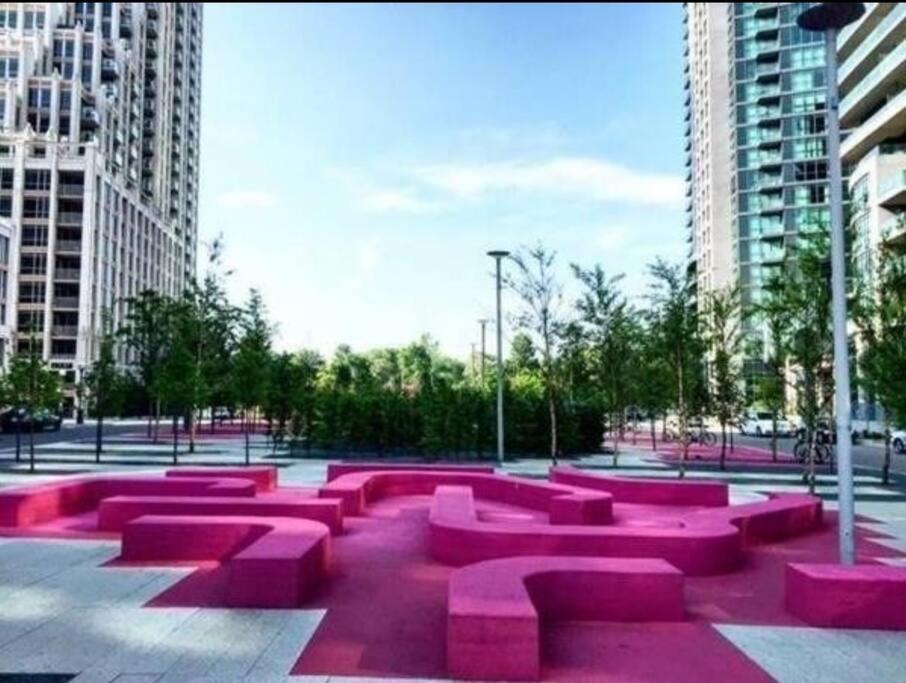 Cn Tower View With Free Parking, Pool, & More Amenities Торонто Екстер'єр фото