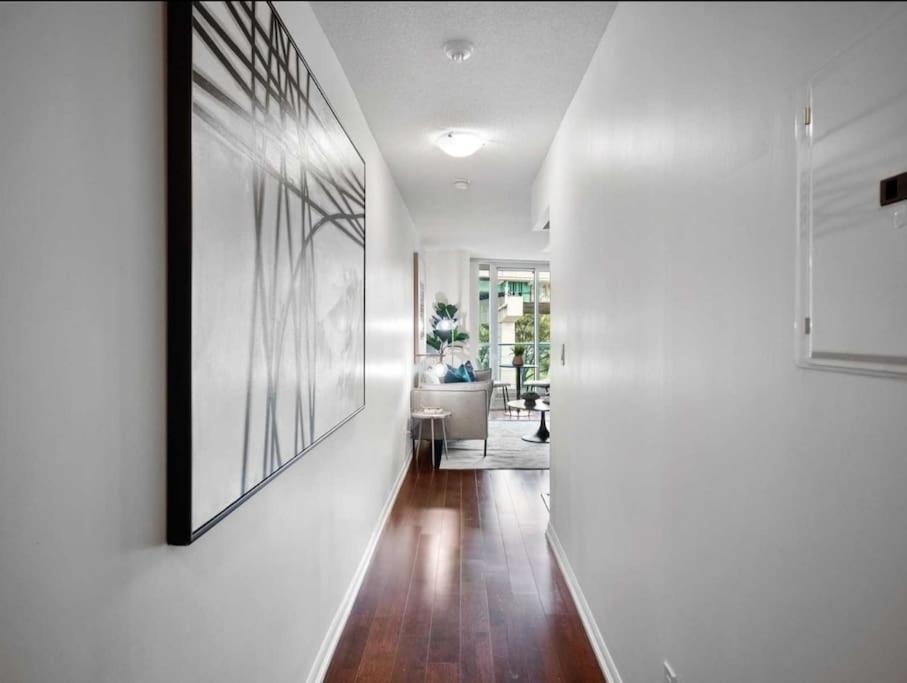 Cn Tower View With Free Parking, Pool, & More Amenities Торонто Екстер'єр фото
